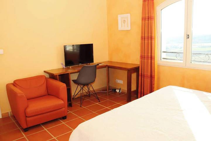 Location de vacances pour 8 personnes, avec jardin et terrasse à Saint-Michel-l'Observatoire - 3