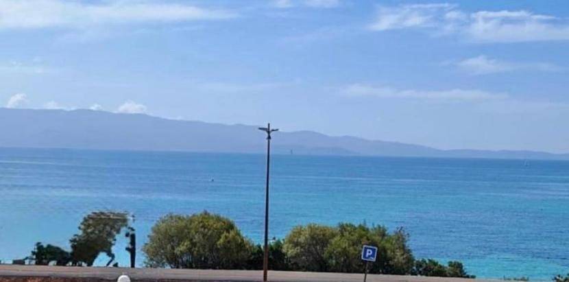 Appartement entier, Superbe Pieds dans l eau ajaccio face à la mer plage de sable fin route des îles des sanguinaires in Golfe D'Ajaccio