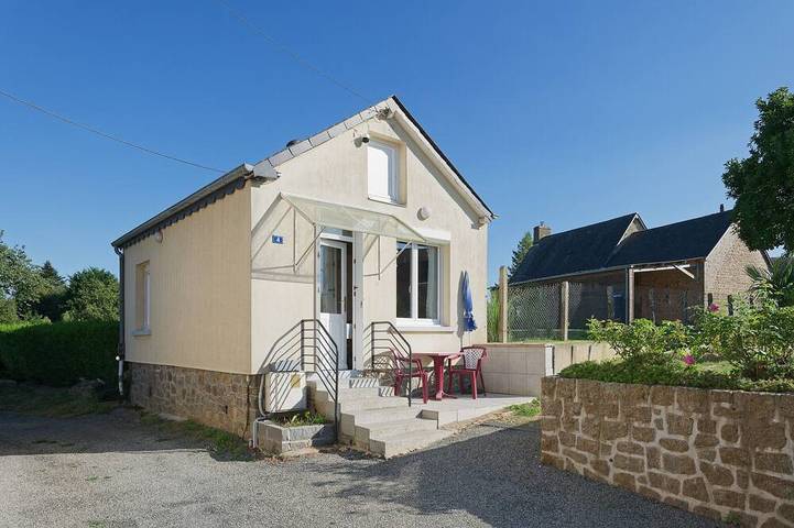 Gîte pour 2 personnes, avec jardin et terrasse à Monthault