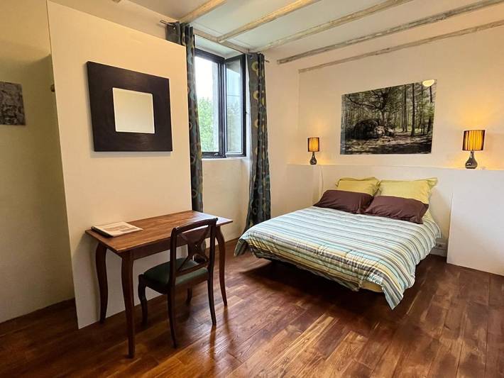 Gîte pour 2 personnes, avec Terrasse ainsi que Jardin et Vue à Jouqueviel - 3