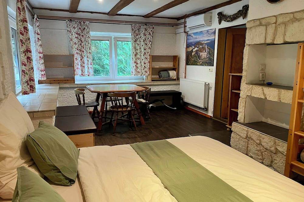 Ferienhaus mit 13 Betten, 2 Bädern, großer Terrasse in ruhiger Waldlage in Reinhardtsdorf-Schöna, Elbsandsteingebirge