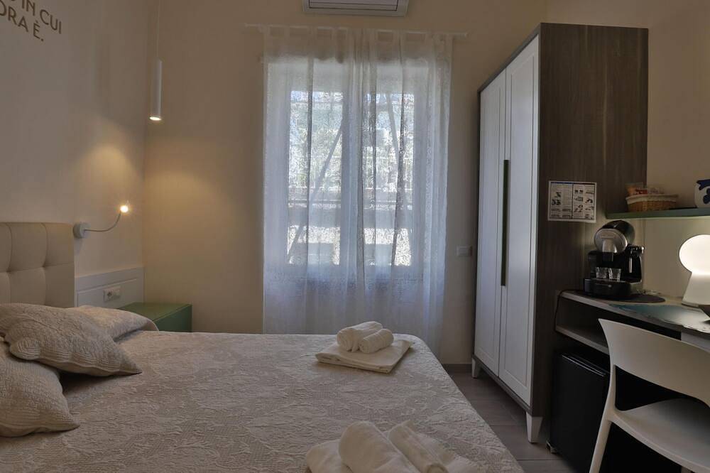 Bed & Breakfast a Salerno Id 549 in Salerno, Tyrrhenian Coast Campania