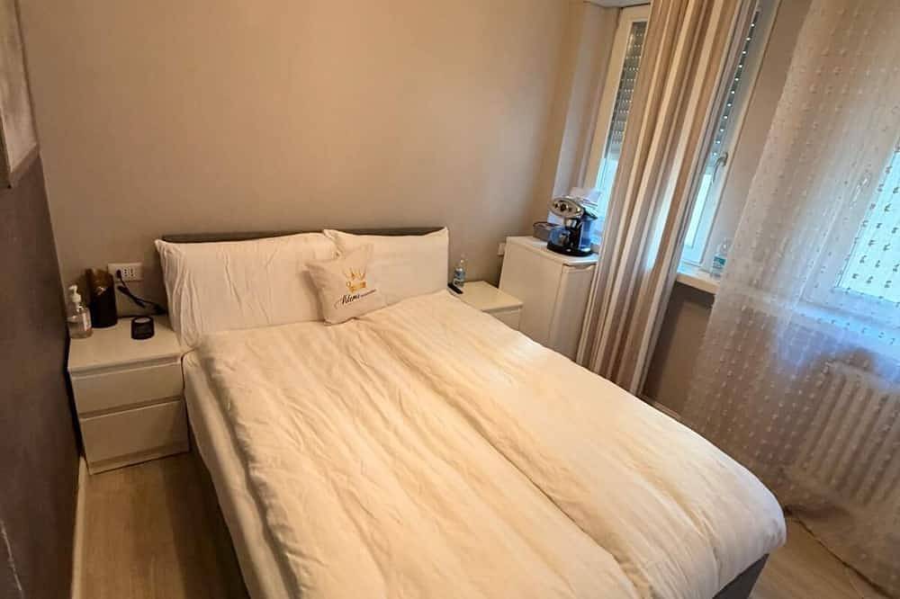 Klemi- Stanza Doppia con Bagno Privato in Trento, Prealpi Gardesane