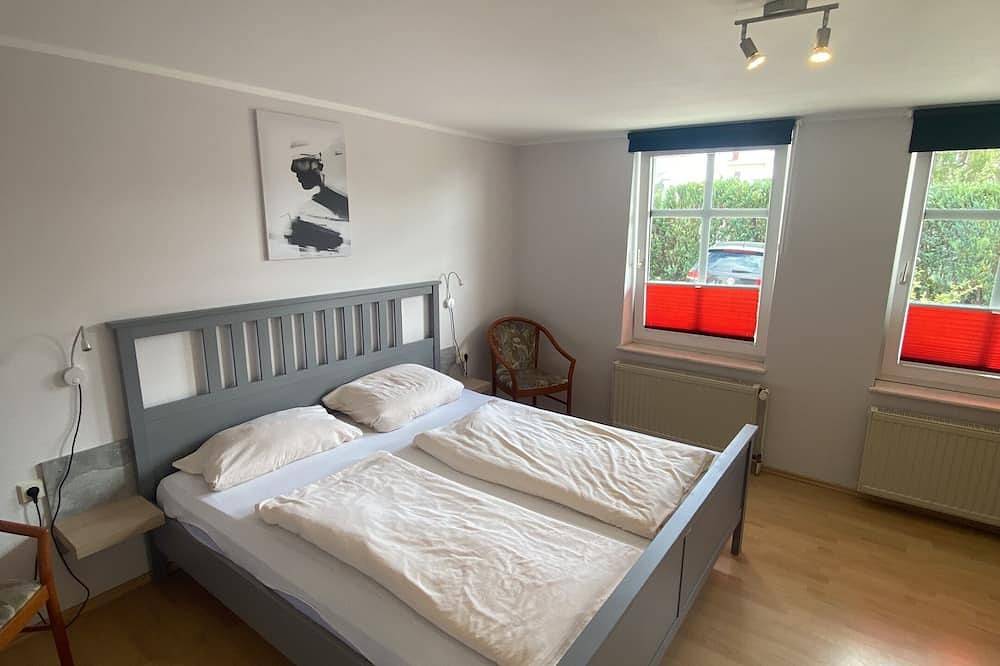 Entire apartment, Apartment-Standard-Private Bathroom-Garden view in Sassnitz, Jasmund National Park