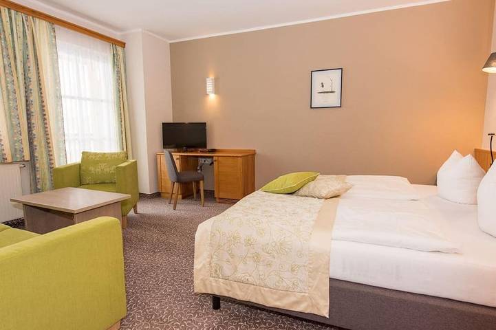 Ferienhaus für 4 Personen, mit Garten und Pool sowie Sauna in Pöllauberg