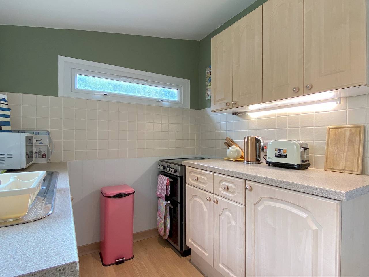Gower Beach Staycation Caswell Bay - Sleeps 4 - Pass the Keys in Swansea region