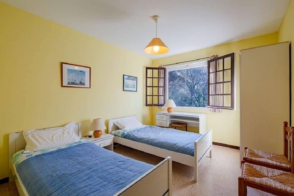 Domain of a farmhouse and a house to meet in Peymeinade, Cannes region