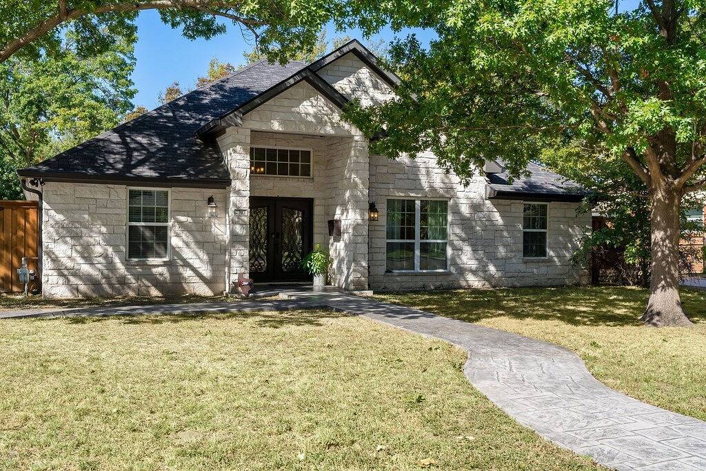 New Home-Hot Tub-Gameroom-Pool table-10min to Dfw Airport-12 min from Downtown in Irving, Dallas County