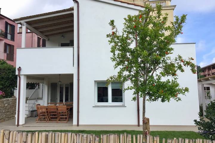 Casa Elena: Nouvelle maison bien entretenue et lumineuse avec jardin bien meublé in Marciana Marina, Archipel toscan