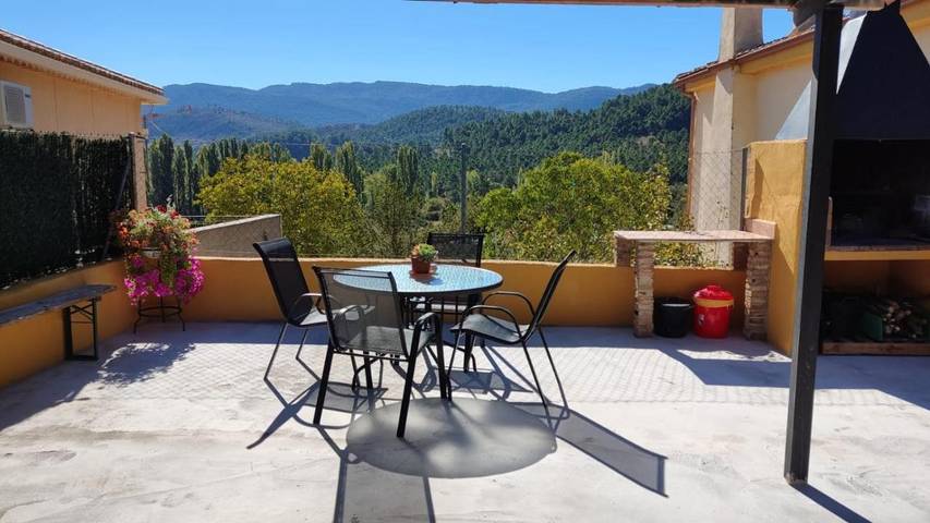 Casa rural para 8 personas, con Balcón y Terraza además de Jardín y Vistas en Riópar