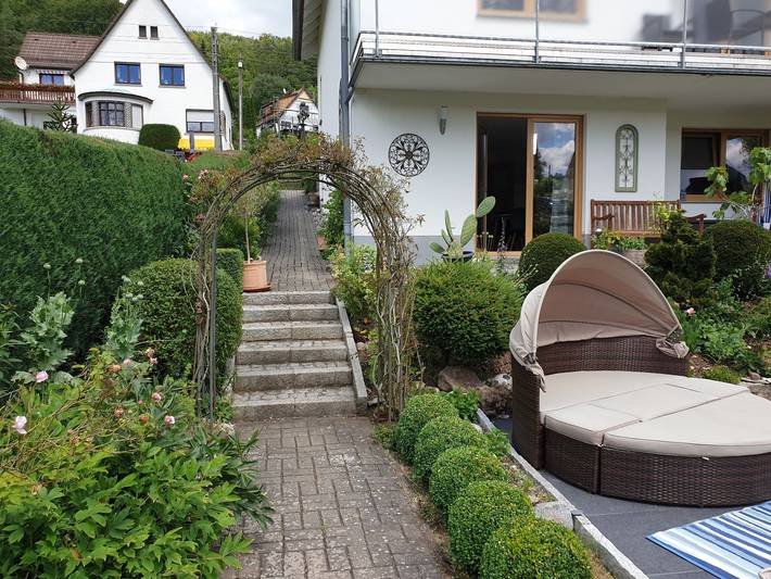 Ganze Ferienwohnung, Zum Himmelreich Ferienwohnung - Zum Himmelreich (Fw mit Wohn-/Schlafraum, Schlafraum, Küche, Wc, Du, Kamin, Garten) in Wartburg, Wutha-Farnroda