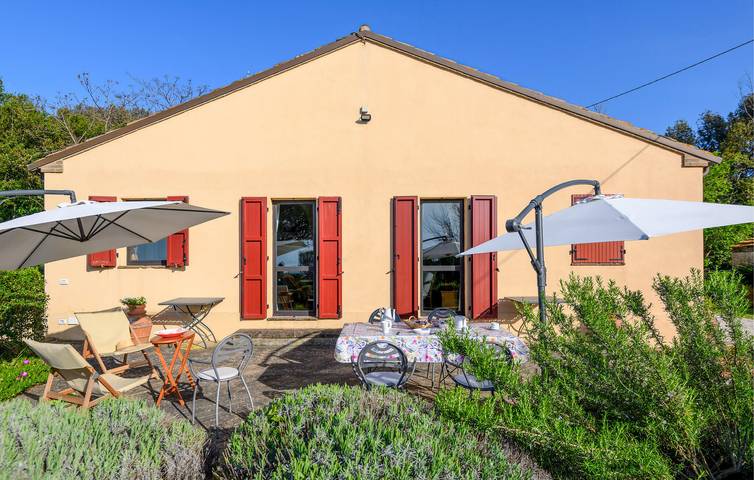 Casa vacanza per 5 persone, con Terrazza e Giardino in Provincia di Ancona