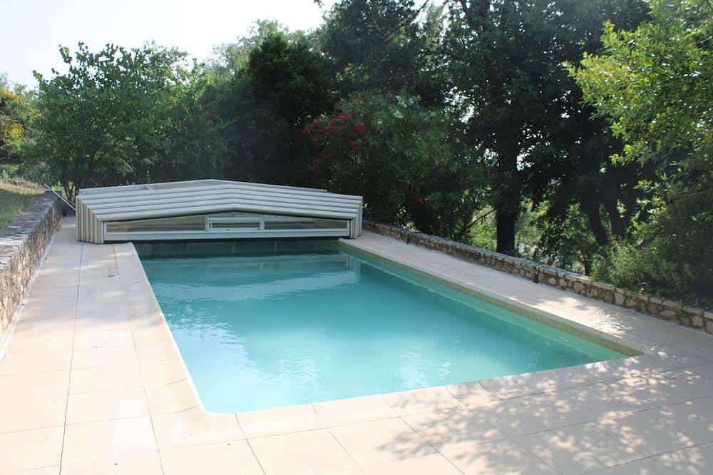 Mas provençal traditionnel in Séguret, Vaucluse