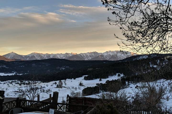 La Grange de Cassiopée: encanto y terraza amueblada al sur con vistas al lago y montañas in Les Angles, Parque Natural Regional de los Pirineos Catalanes