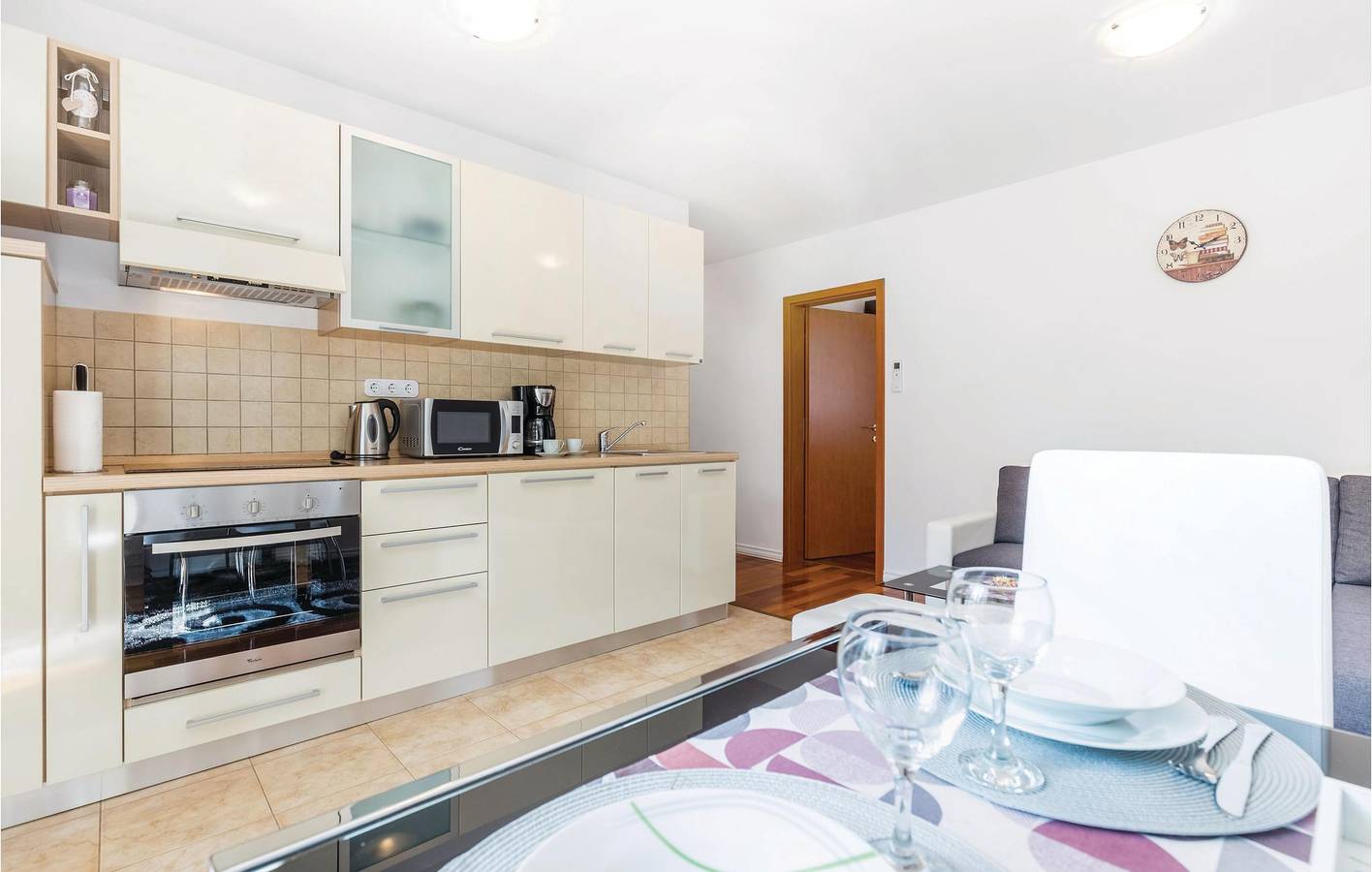 Ganze Ferienwohnung, Gemütliche Wohnung mit Terrasse, in Strandnähe und mit kostenlosen Parkplätzen in Crikvenica, Primorje-Gorski Kotar