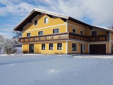 Ferienwohnung für 6 Personen, mit Seeblick und Balkon sowie Garten, kinderfreundlich in Mondsee (Stadt)