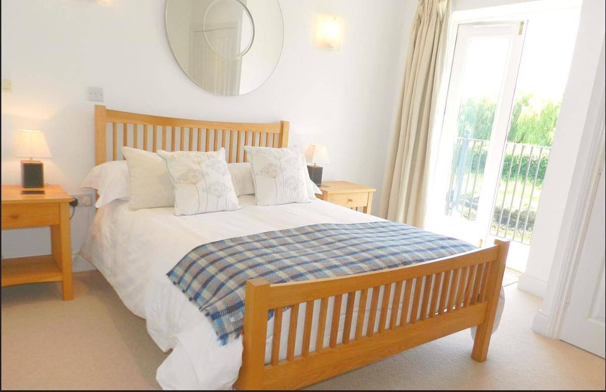 River Cottage, Arundel Riverside, Just Steps from the Historic Town in Arundel, South Downs