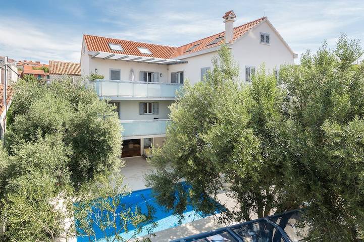 Vacation rental for 6 people, with yard in Split