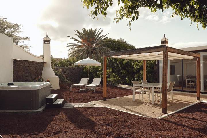 Bungalow für 6 Personen, mit Sauna und Ausblick sowie Garten und Pool, kinderfreundlich in Puerto del Carmen - 2
