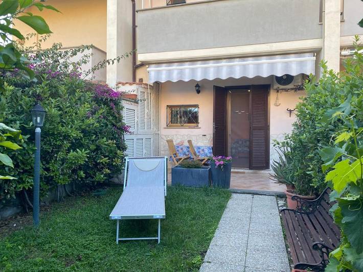 Appartamento per 4 persone, con giardino, adatto a famiglie con bambini in Santa Marinella