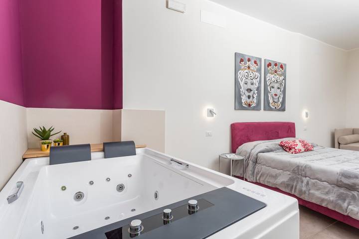 Entire apartment, Taormina Center Suite Apartment with In-Room Jacuzzi in Taormina, Messina Province