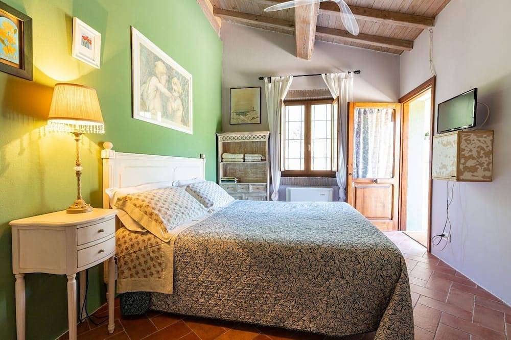 Intimate independent room for couples in Soriano nel Cimino, Viterbo Province