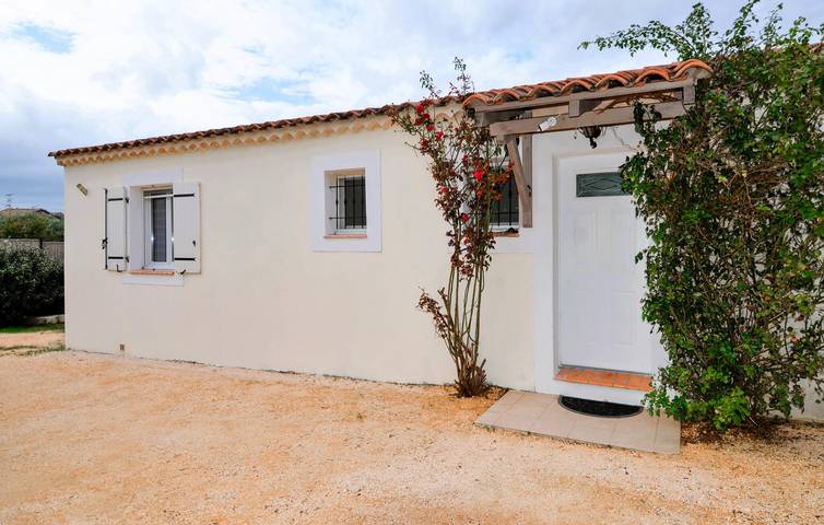 Gîte pour 8 personnes, avec terrasse et piscine à La Capelle-et-Masmolène