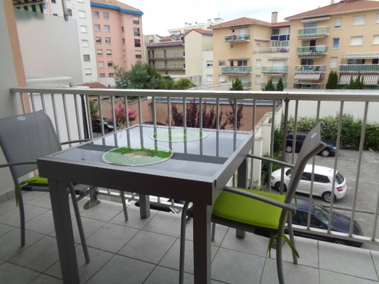 Entire studio, Studio Cozy near Arcachon Beach & Station – Balcony, Elevator, Inclusive Cleaning in Arcachon, Arcachon region