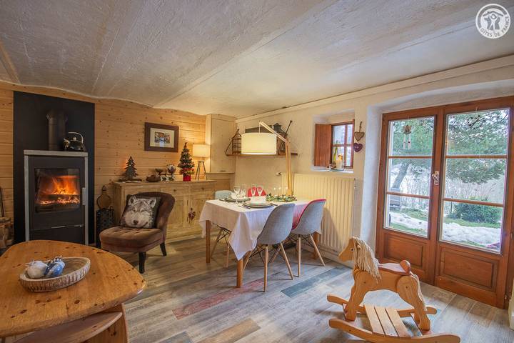 Gîte pour 2 personnes, avec terrasse et jardin à Les Déserts - 3