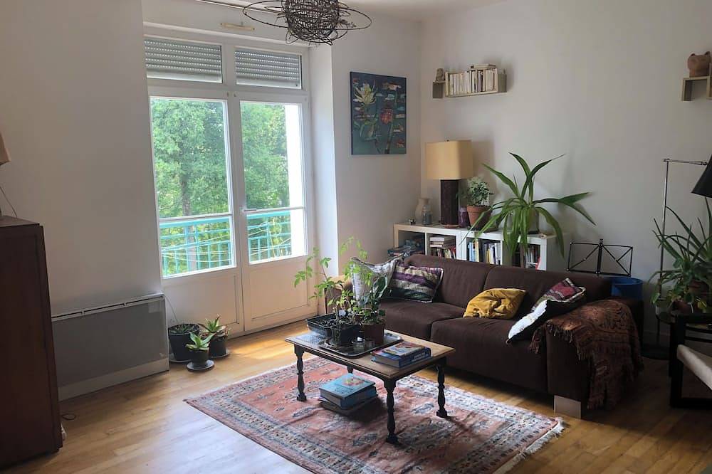 Entire apartment, Apparently T3 bright, crossing, downtown walk, parking, beaches 15 min in Quimperlé, Quimper region