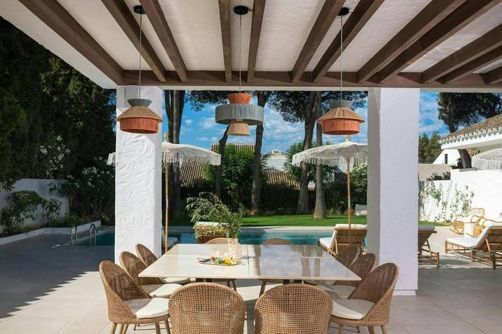 Location de vacances pour 14 personnes, avec Jacuzzi et Terrasse ainsi que Jardin et Piscine à Aspremont - 4