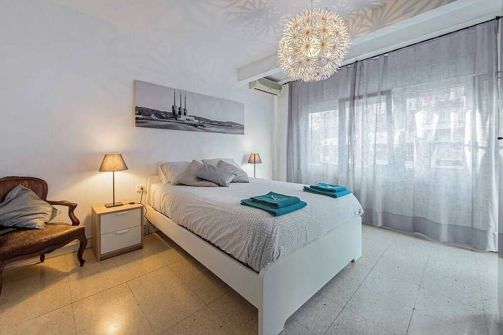 Entire apartment, 3 bedroom apartment 20' from Barcelona center and 7' walking from the beach. in Sant Adrià de Besòs, Barcelonès