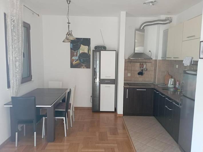 Gîte pour 4 personnes, avec terrasse et vue dans Risan - 2
