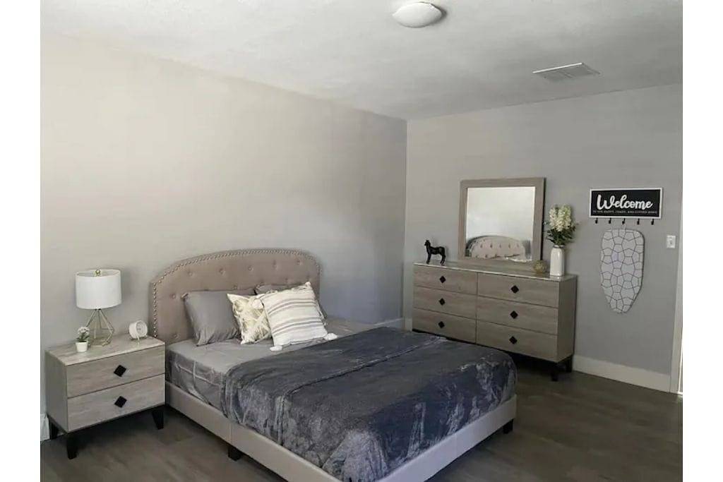 Ganze Wohnung, Modern Studio Designed for Extended Stays - Private Bath, Kitchen, Entrance in Las Vegas, Nevada