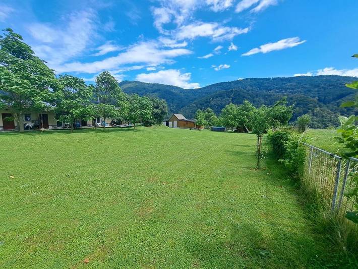 Gîte pour 4 personnes, avec vue ainsi que piscine et jardin, animaux acceptés à Tolmin