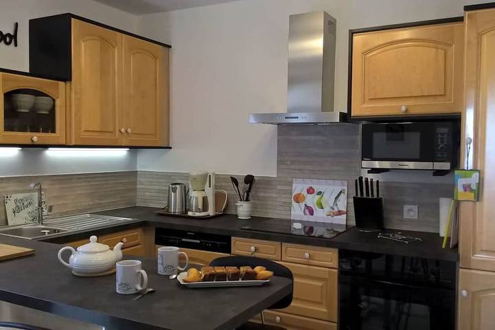 Maison de vacances pour 4 personnes, avec Balcon ainsi que Jardin et Piscine à Pontivy