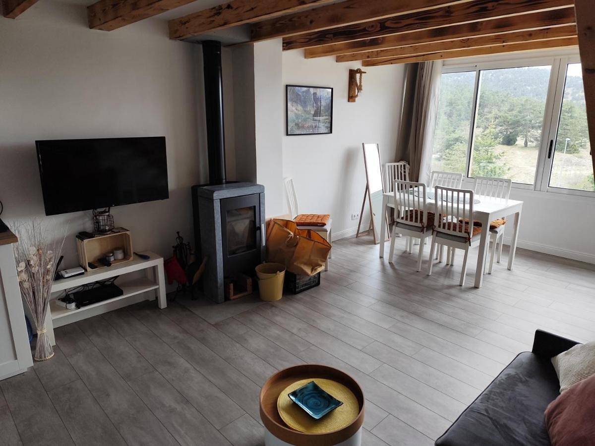 Appartement entier, Two-Bedroom Chalet in Gréolières les Neiges, Gréolières