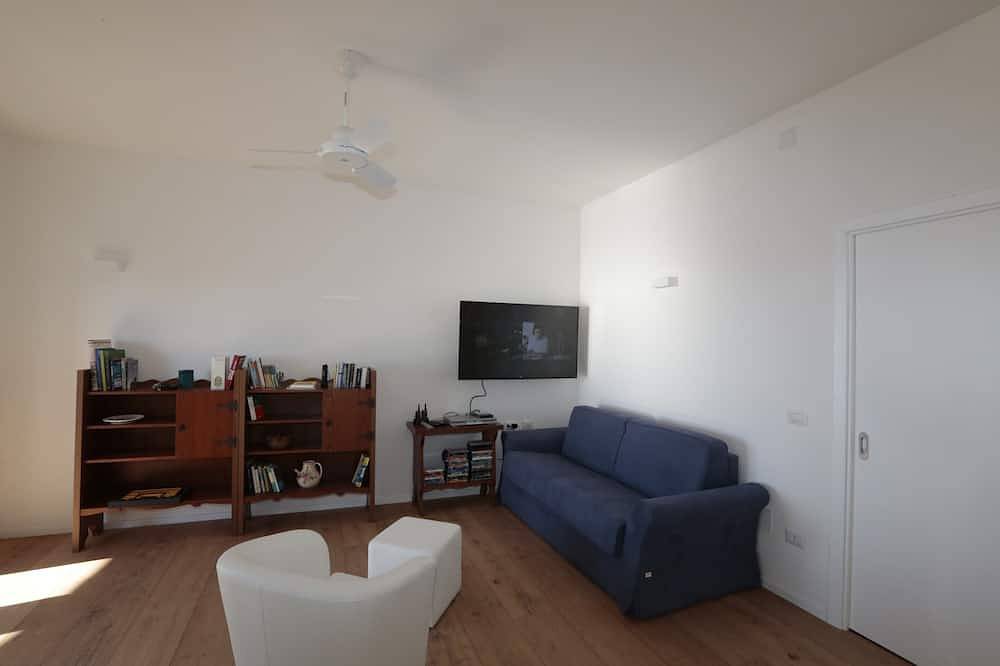 House With Great Veranda On The Sea in Cala degli Albatros, Tresnuraghes