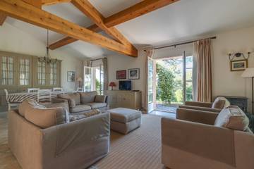 Location de vacances pour 6 personnes, avec terrasse et jardin à La Motte