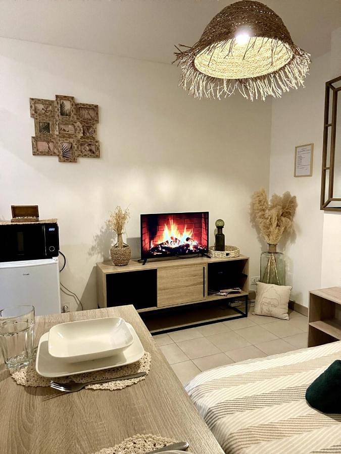 Appartement entier, One-Bedroom Apartment in Avignon, Vaucluse