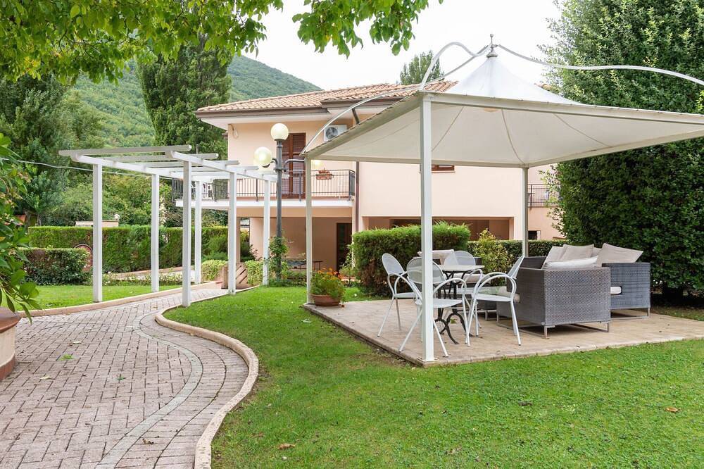 Apartamento en Foligno con Piscinas y Naturaleza in Foligno, Provincia de Perugia