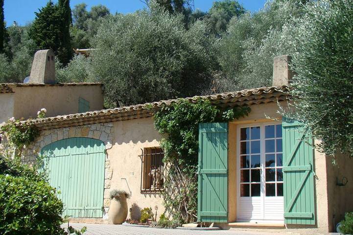 Mas provençal sous le joli village de Cabris in Cabris, Côte méditerranéenne (France)