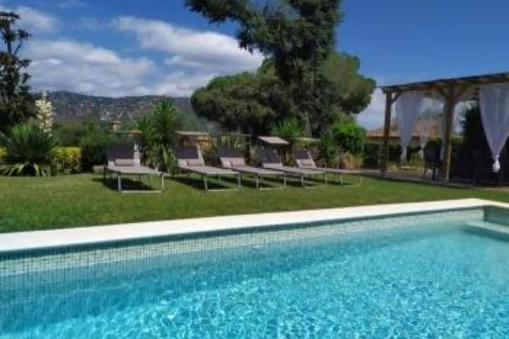 Casa rural para 8 personas, con balcón además de piscina y jardín en Platja d'Aro