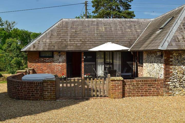 Holiday rental for 4 people, with garden and hot tub, with pets in Kent