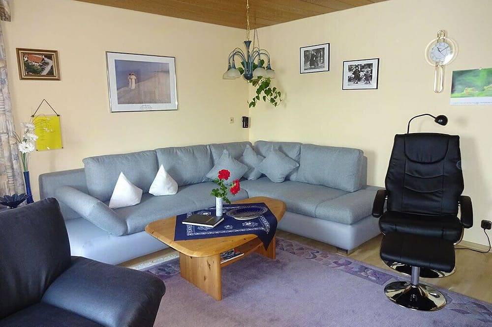 Ganze Wohnung, Ferienwohnung in Rottal mit 2 Schlafzimmern und Sonnenterrasse in Bad Birnbach, Bayerische Golf und Thermenland