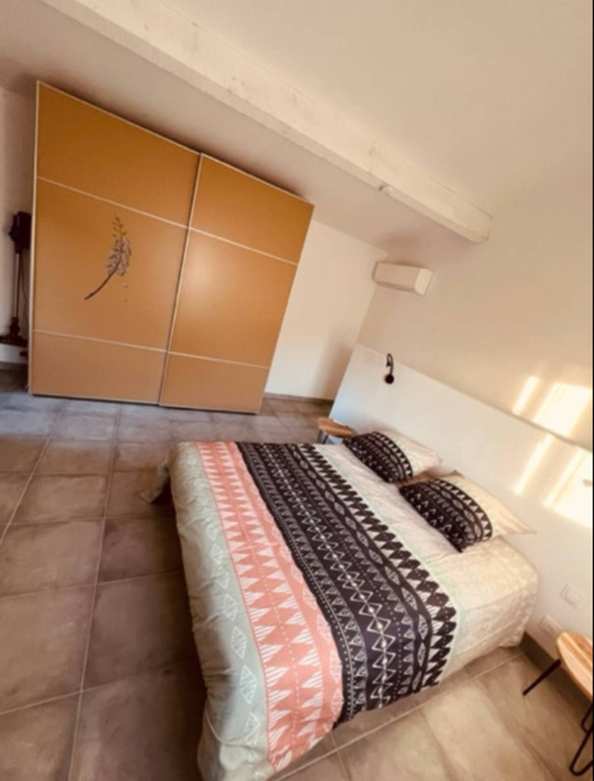 Appartement entier, Appartement 'Le Poulailler d'Alice' avec terrasse privée, Wi-Fi et climatisation in Saint-Geniès-de-Fontedit, Région de Béziers