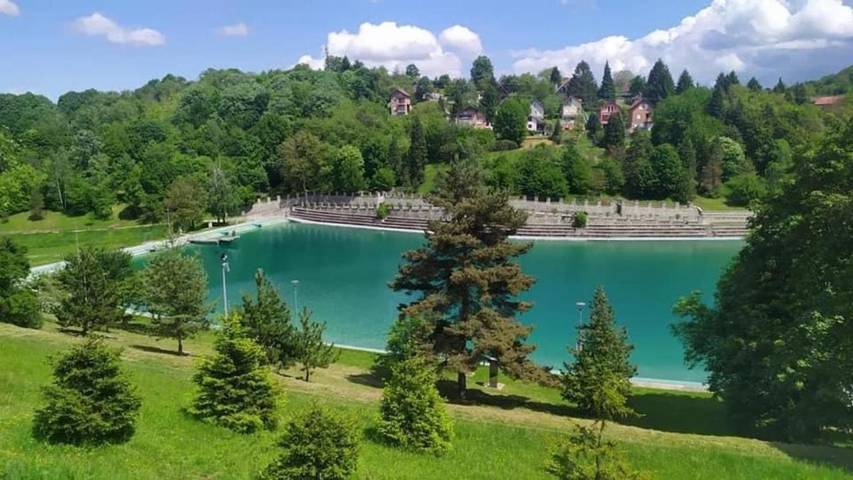 Dom dla 8 osób, z Balkon i Jacuzzi oraz Taras i Ogród w Slawonia