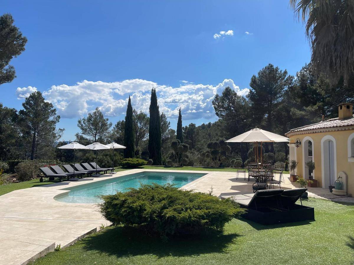 Double Room with Pool View in Taradeau, Région de Draguignan