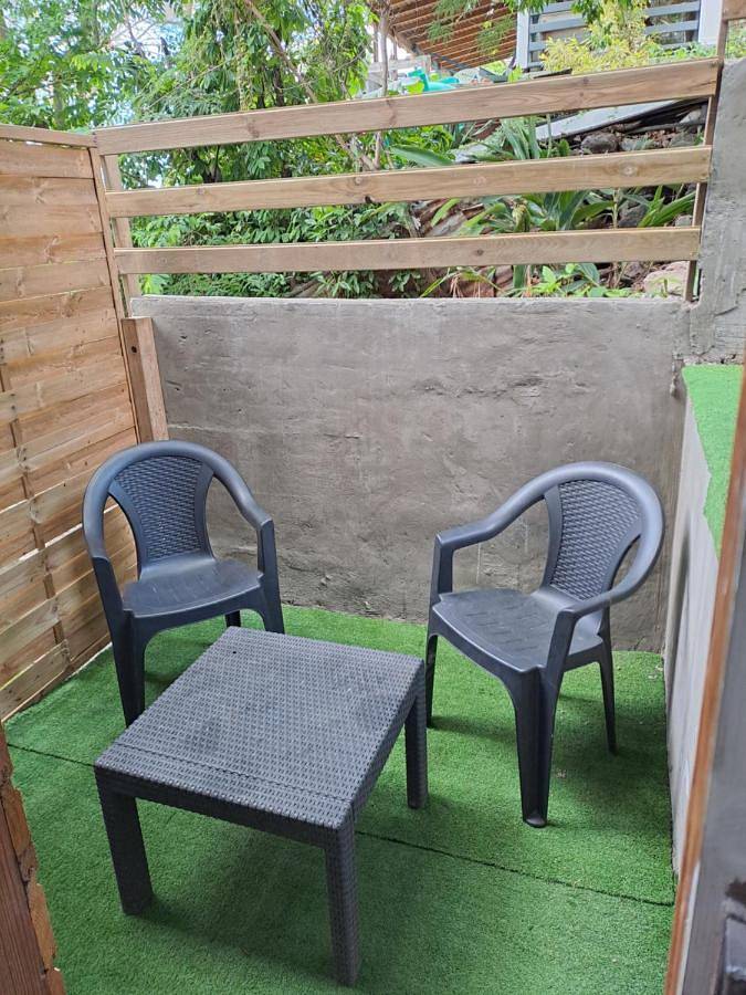 Gîte pour 3 personnes, avec terrasse dans Plage de Petite Anse - 2