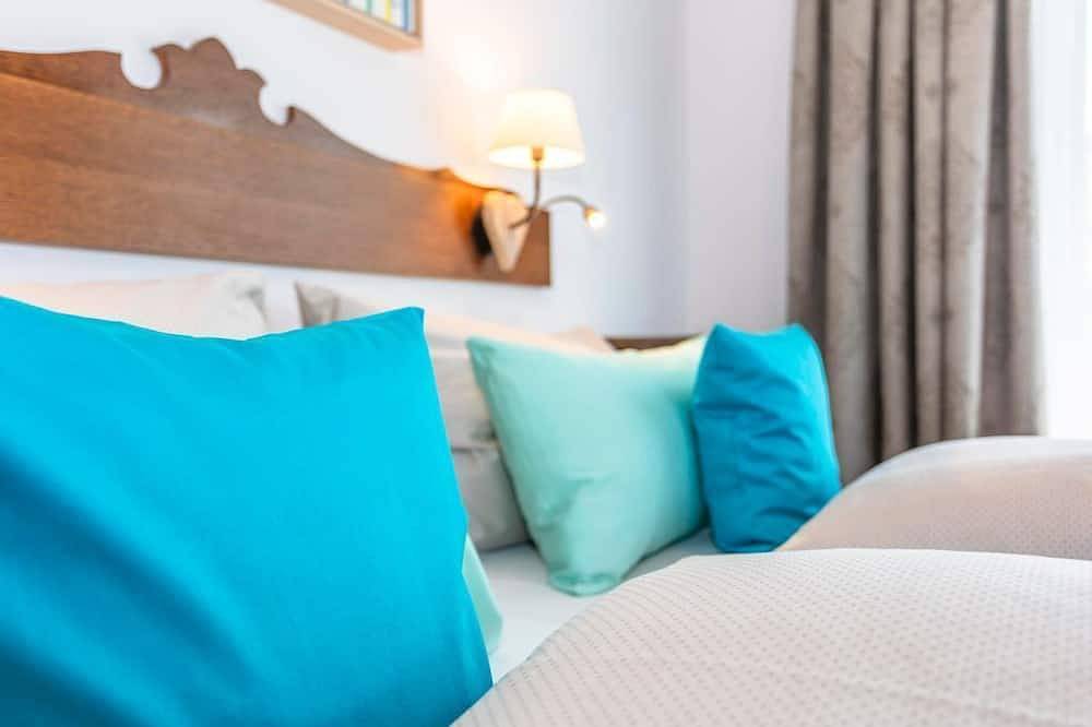 Single room with shower, Wc - Pinzgauer Hof, Hotel-Pension in Maria Alm am Steinernen Meer, Maria Alm
